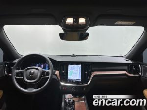 Volvo V60 B5 ULTIMATE AWD 2023 года из Южной Кореи