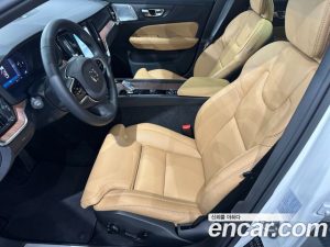 Volvo V60 B5 ULTIMATE AWD 2023 года из Южной Кореи