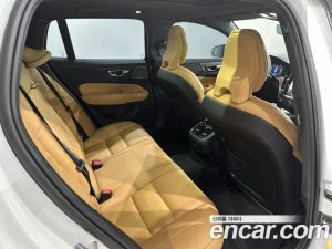 Volvo V60 B5 ULTIMATE AWD 2023 года из Южной Кореи