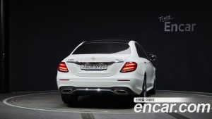 Mercedes-Benz E-Class E300 4MATIC AMG Line 2020 года из Южной Кореи