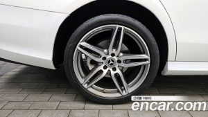 Mercedes-Benz E-Class E300 4MATIC AMG Line 2020 года из Южной Кореи