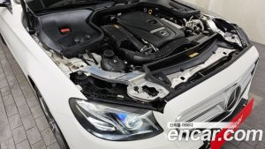 Mercedes-Benz E-Class E300 4MATIC AMG Line 2020 года из Южной Кореи