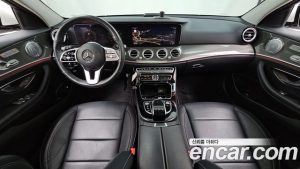 Mercedes-Benz E-Class E300 4MATIC AMG Line 2020 года из Южной Кореи
