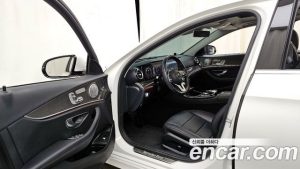 Mercedes-Benz E-Class E300 4MATIC AMG Line 2020 года из Южной Кореи