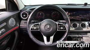 Mercedes-Benz E-Class E300 4MATIC AMG Line 2020 года из Южной Кореи
