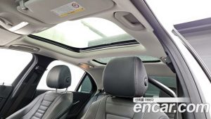 Mercedes-Benz E-Class E300 4MATIC AMG Line 2020 года из Южной Кореи