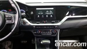 Kia Niro 1.6 HEV 2020 года из Южной Кореи