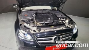 Mercedes-Benz E-Class E220d Avantgarde 2020 года из Южной Кореи