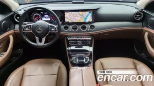 Mercedes-Benz E-Class E220d Avantgarde 2020 года из Южной Кореи