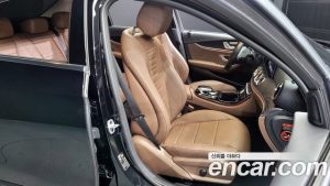 Mercedes-Benz E-Class E220d Avantgarde 2020 года из Южной Кореи