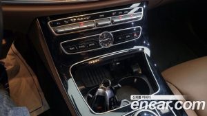 Mercedes-Benz E-Class E220d Avantgarde 2020 года из Южной Кореи