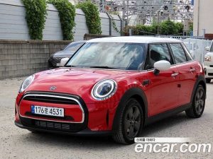 Mini Cooper 5Door DEFAULT 2023 года из Южной Кореи