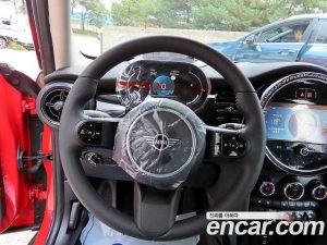 Mini Cooper 5Door DEFAULT 2023 года из Южной Кореи