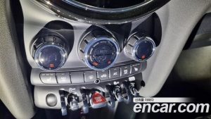 Mini Cooper 5Door DEFAULT 2023 года из Южной Кореи