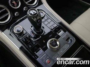 Bentley Continental 4.0 GT Azure 2023 года из Южной Кореи