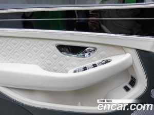 Bentley Continental 4.0 GT Azure 2023 года из Южной Кореи