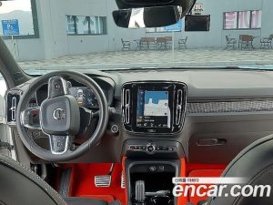 Volvo XC40 T4 R-디자인 2020 года из Южной Кореи