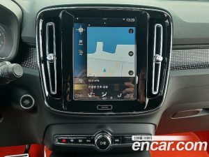 Volvo XC40 T4 R-디자인 2020 года из Южной Кореи