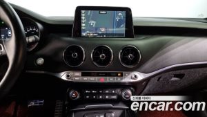 Kia Stinger 2.0 Turbo AWD 2020 года из Южной Кореи