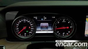 Mercedes-Benz E-Class E220d 4MATIC Exclusive 2020 года из Южной Кореи