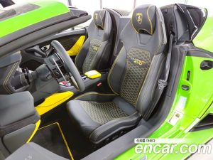 Lamborghini Huracan EVO 5.2 SPYDER 2023 года из Южной Кореи