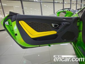 Lamborghini Huracan EVO 5.2 SPYDER 2023 года из Южной Кореи
