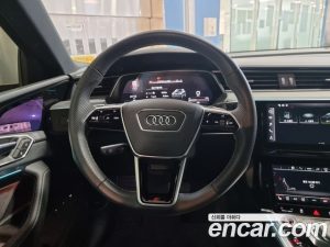 Audi e-tron S 2023 года из Южной Кореи