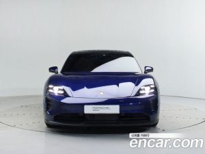 Porsche Taycan GTS 2023 года из Южной Кореи