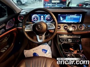 Mercedes-Benz CLS-Class CLS300d AMG Line 2020 года из Южной Кореи
