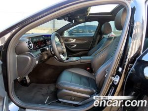Mercedes-Benz E-Class E220d 4MATIC AMG Line 2021 года из Южной Кореи