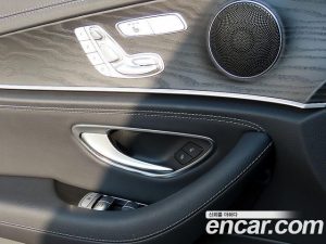 Mercedes-Benz E-Class E220d 4MATIC AMG Line 2021 года из Южной Кореи