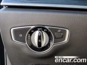 Mercedes-Benz E-Class E220d 4MATIC AMG Line 2021 года из Южной Кореи