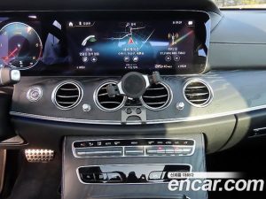 Mercedes-Benz E-Class E220d 4MATIC AMG Line 2021 года из Южной Кореи