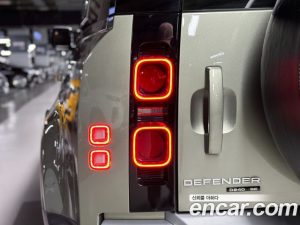 Land Rover Defender 110 D240 SE 2020 года из Южной Кореи