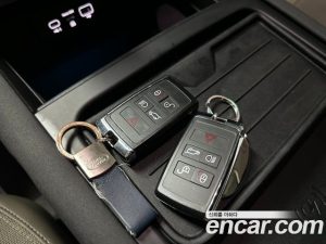 Land Rover Defender 110 D240 SE 2020 года из Южной Кореи