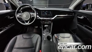 Kia Niro 1.6 HEV 2021 года из Южной Кореи