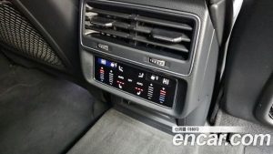 Audi Q8 45 TDI 4WD Premium 2021 года из Южной Кореи