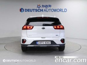 Kia Niro 1.6 HEV 2021 года из Южной Кореи