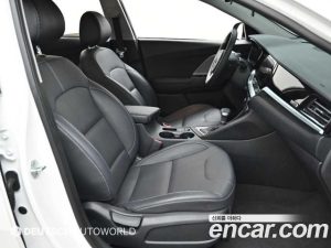 Kia Niro 1.6 HEV 2021 года из Южной Кореи