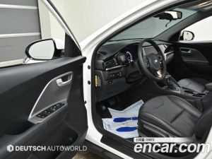 Kia Niro 1.6 HEV 2021 года из Южной Кореи