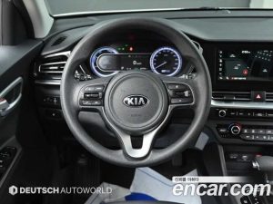 Kia Niro 1.6 HEV 2021 года из Южной Кореи