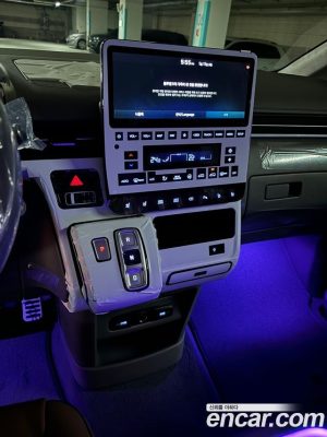 Hyundai Staria 4WD Lounge 9-Seater 2024 года из Южной Кореи