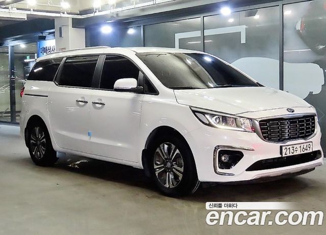 Kia Carnival 9-Seater Luxury 2019 года из Кореи