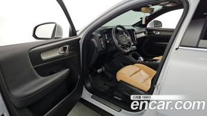 Volvo XC40 B4 Inscription 2021 года из Южной Кореи