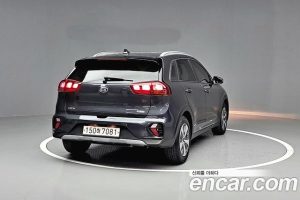 Kia Niro 1.6 HEV 2020 года из Южной Кореи