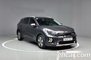 Kia Niro 1.6 HEV 2020 года из Южной Кореи