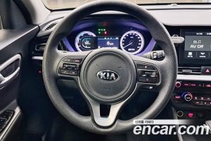 Kia Niro 1.6 HEV 2020 года из Южной Кореи