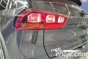 Kia Niro 1.6 HEV 2020 года из Южной Кореи