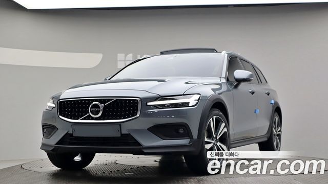 Volvo V60 T5 PRO AWD 2020 года из Кореи