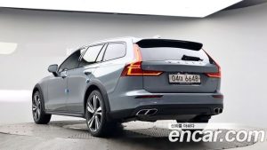 Volvo V60 T5 PRO AWD 2020 года из Южной Кореи